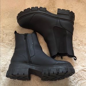A New Day Women's Devan Winter Boots Chunky Lightweight - Black Size 8